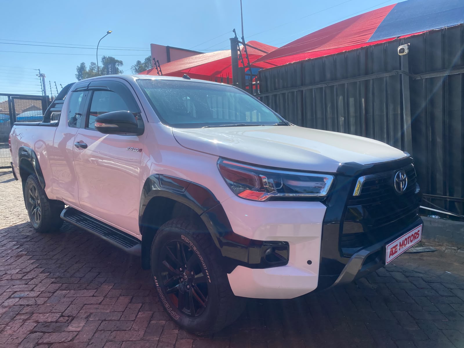 TOYOTA HILUX 2.8 GD-6 4X4 EXTRA CAB