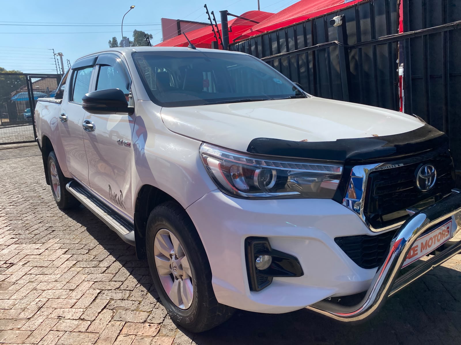 TOYOTA HILUX 2.4 4X2 GD-6 DOUBLE CAB