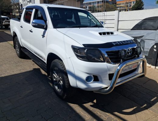 2014 TOYOTA HILUX 3.0 D-4D DOUBLE CAB 4×4 Auto